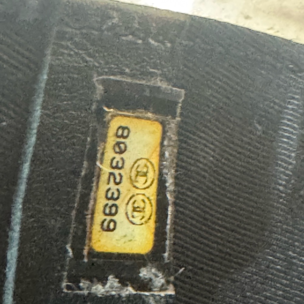 🛑 SOLD 🛑 Vintage Chanel Clutch with Clear Chain – Rare Black Vinyl Purse - Picture 4 of 14